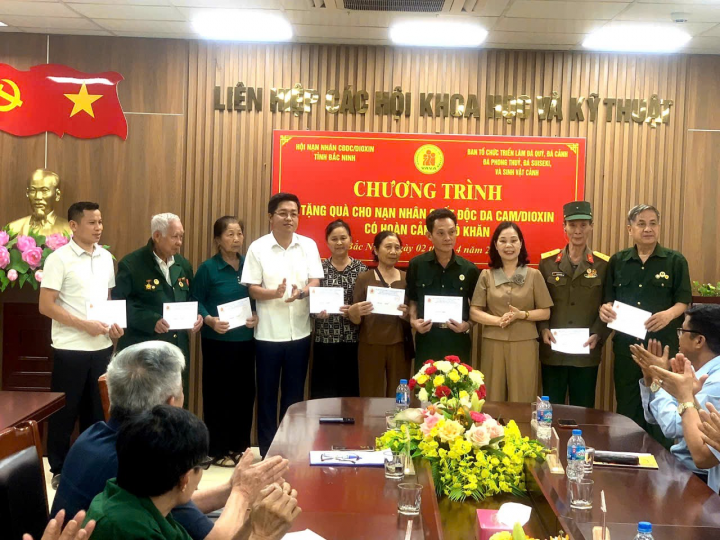 Tỉnh hội Bắc Ninh tổ chức chương trình tặng quà cho nạn nhân chất độc da cam