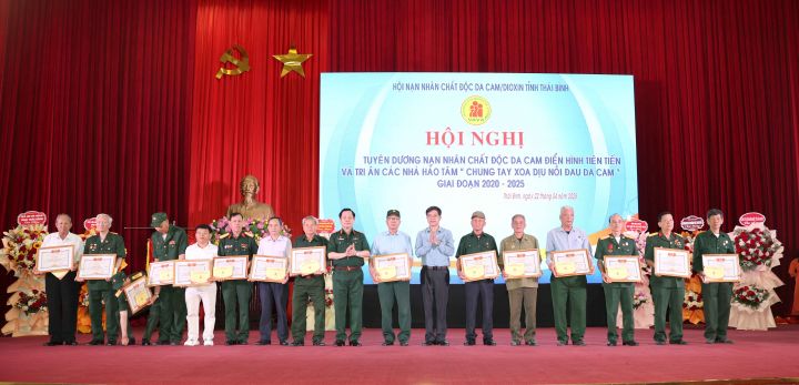 Thái Bình: Tuyên dương nạn nhân chất độc da cam điển hình tiên tiến và tri ân tấm lòng vàng