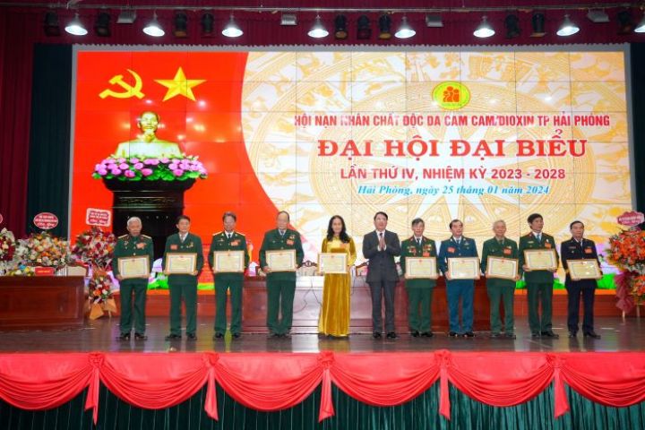 Sáp nhập hội ở địa phương - 