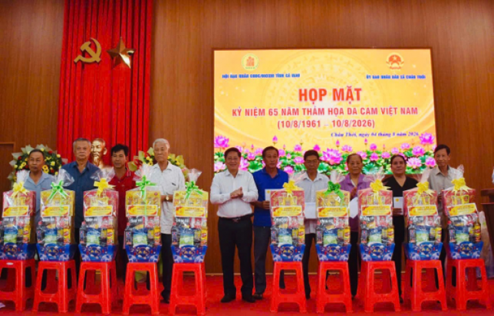 Cà Mau: Lãnh đạo tỉnh quan tâm thăm hỏi, tặng quà nạn nhân chất độc da cam dịp 10/8