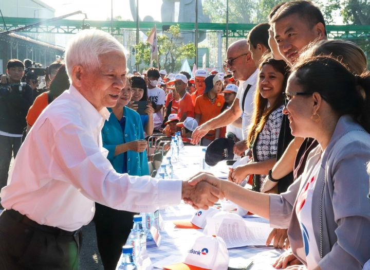 Hội Thành phố Hồ Chí Minh: Tổ chức đi bộ và trao quà cho nạn nhân chất độc da cam