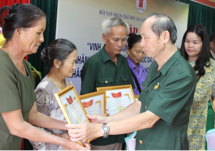 Lạng Sơn xây dựng tổ chức Hội vững mạnh, chăm sóc, giúp đỡ nạn nhân theo hướng bền vững