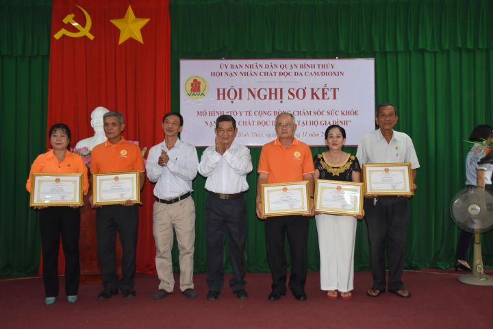 Quận hội Bình Thủy: Sơ kết hoạt động “Tổ Y tế cộng đồng chăm sóc sức khỏe nạn nhân chất độc da cam tại hộ gia đình”
